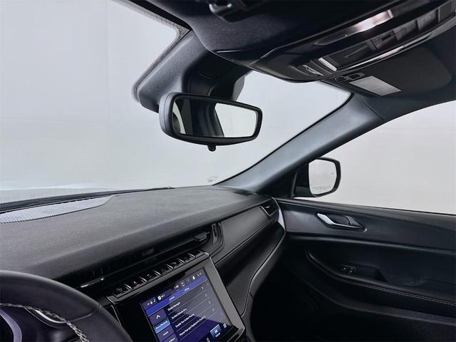 Photo of 2023 Diamond Black Jeep Grand Cherokee L