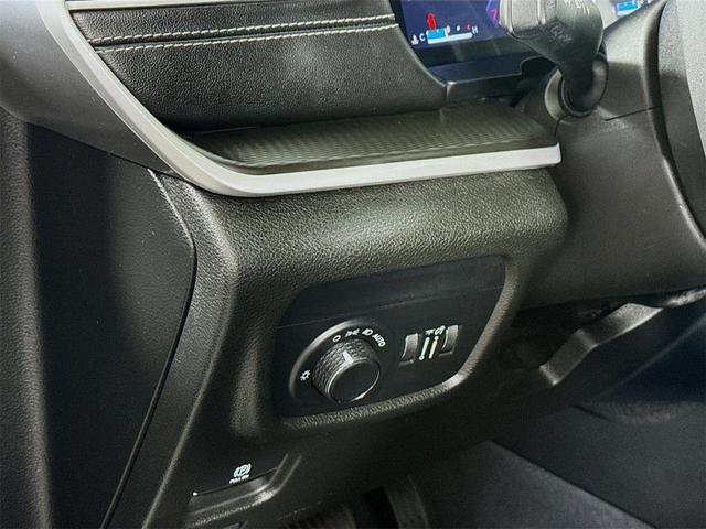 Photo of 2023 Diamond Black Jeep Grand Cherokee L