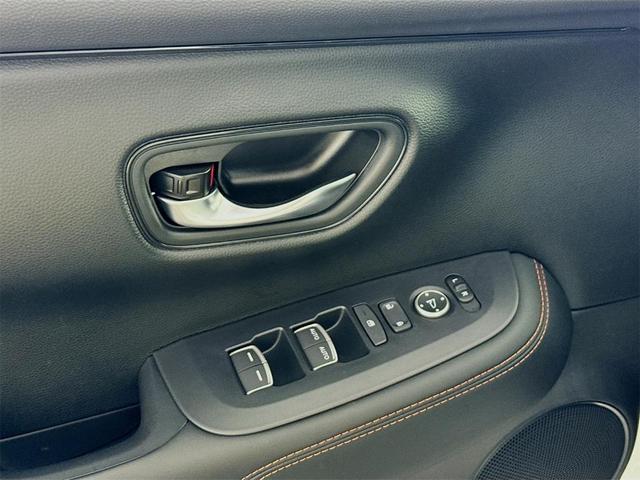 Photo of 2026 Platinum White Pearl Honda HR-V