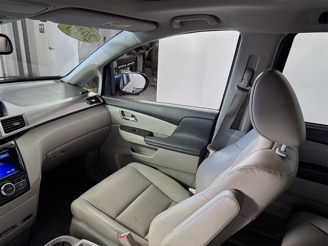 Photo of 2016 Crystal Black Pearl Honda Odyssey