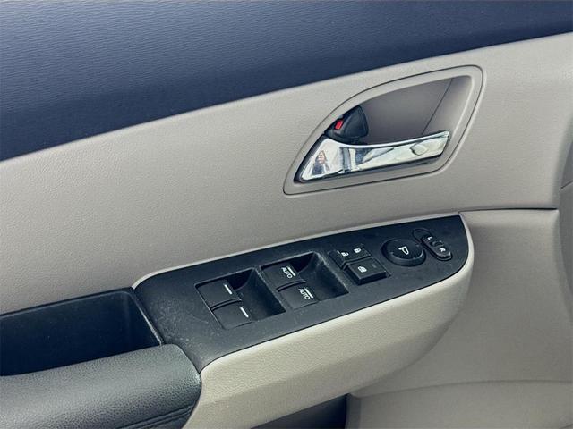 Photo of 2016 Crystal Black Pearl Honda Odyssey
