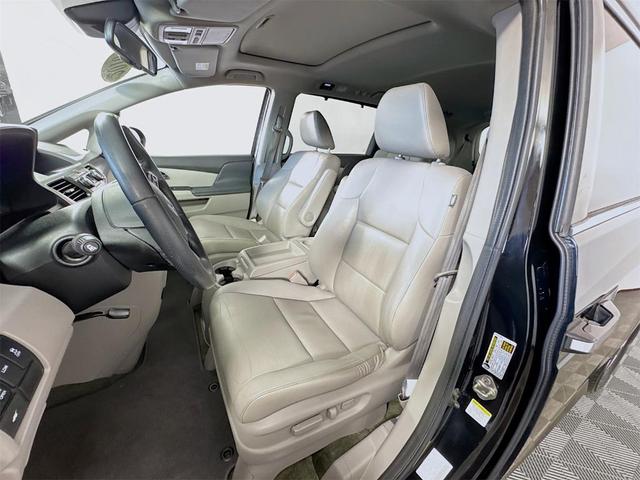 Photo of 2016 Crystal Black Pearl Honda Odyssey