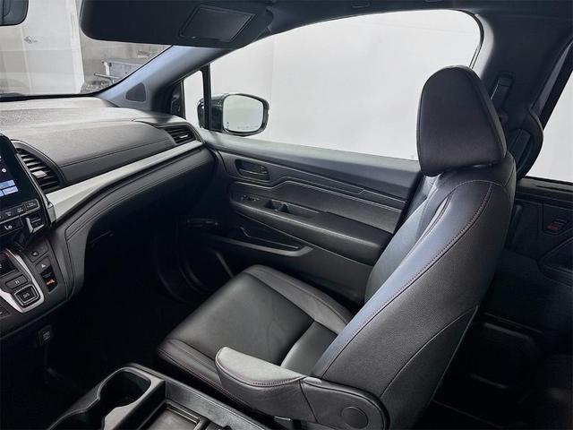 Photo of 2023 Sonic Gray Pearl Honda Odyssey