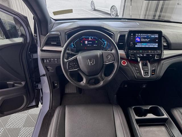 Photo of 2023 Sonic Gray Pearl Honda Odyssey