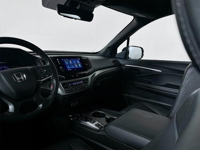 Photo of 2024 Crystal Black Pearl Honda Passport