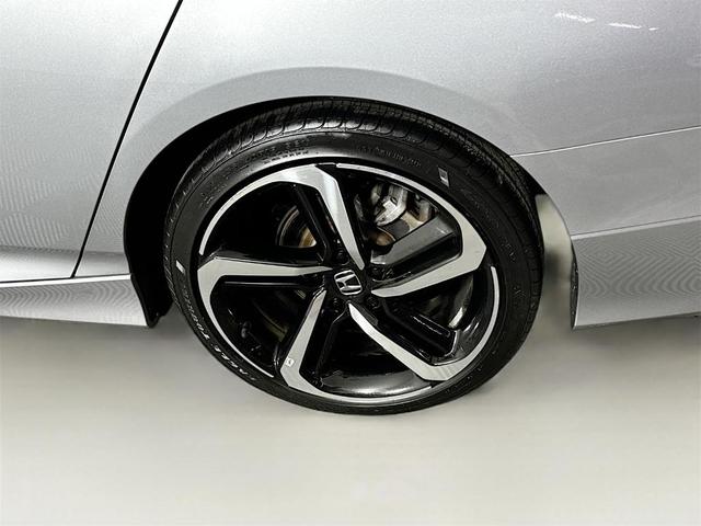Photo of 2022 Lunar Silver Metallic Honda Accord