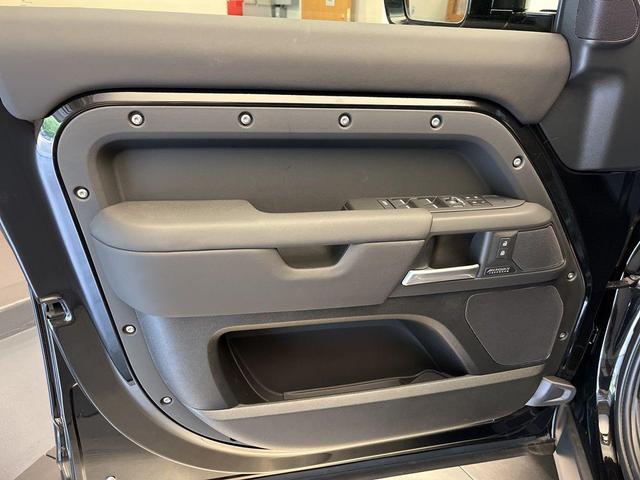 Photo of 2025 Santorini Black Metallic Land Rover Defender