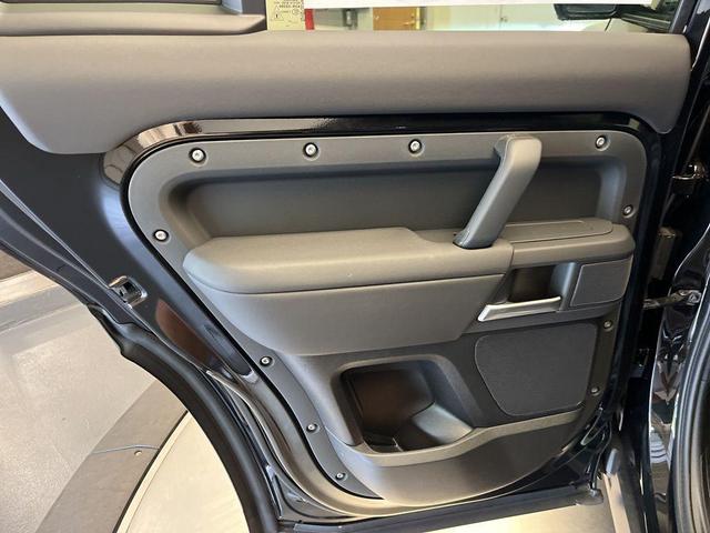 Photo of 2025 Santorini Black Metallic Land Rover Defender