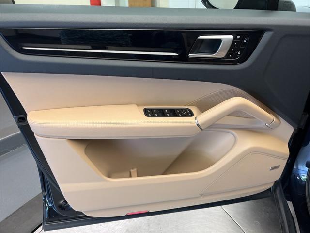 Photo of 2020 Moonlight Blue Porsche Cayenne