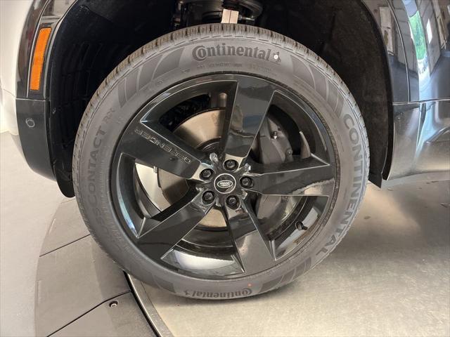 Photo of 2025 Santorini Black Metallic Land Rover Defender