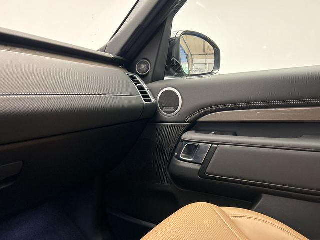 Photo of 2023 Gray Land Rover Discovery