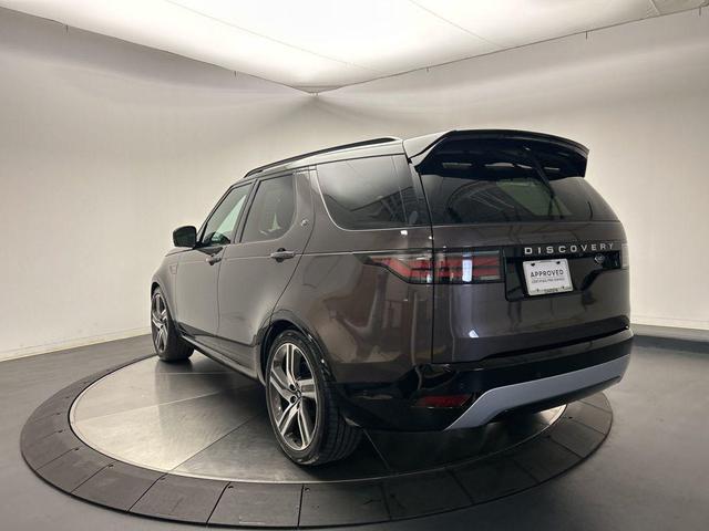 Photo of 2023 Gray Land Rover Discovery