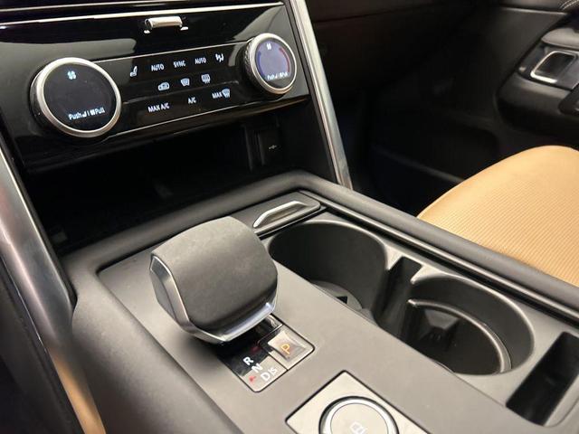 Photo of 2023 Gray Land Rover Discovery