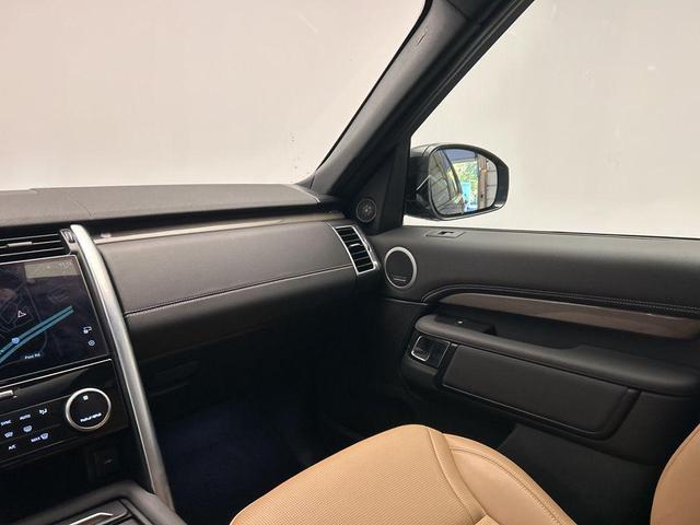 Photo of 2023 Gray Land Rover Discovery