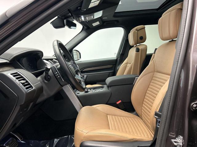 Photo of 2023 Gray Land Rover Discovery