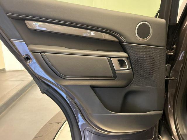 Photo of 2023 Gray Land Rover Discovery