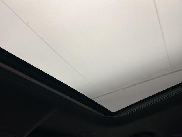 Photo of 2023 Gray Land Rover Discovery