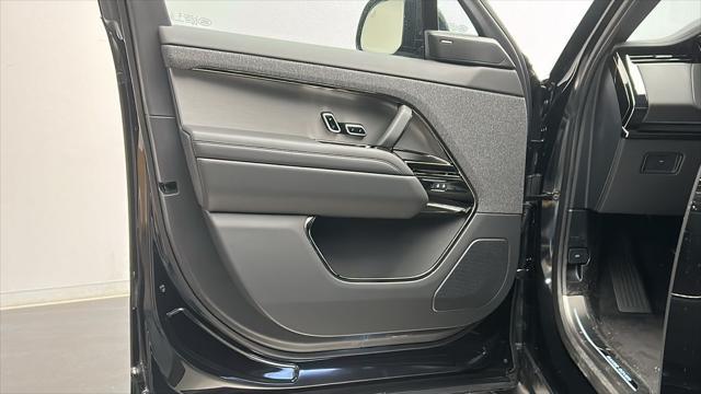 Photo of 2025 Santorini Black Metallic Land Rover Range Rover Sport