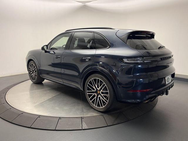 Photo of 2025 Algarve Blue Metallic Porsche Cayenne