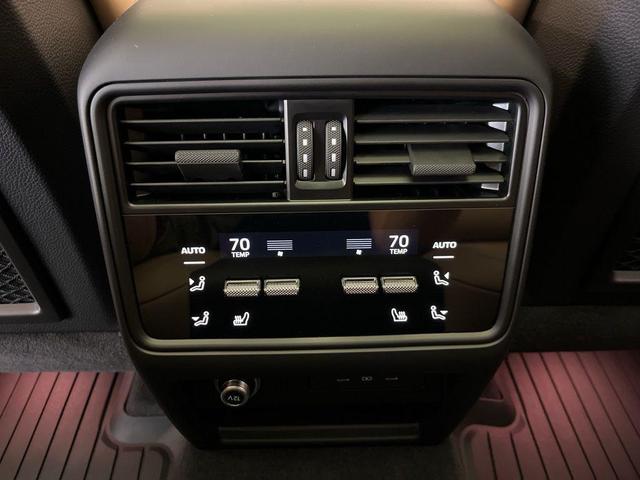 Photo of 2025 Algarve Blue Metallic Porsche Cayenne