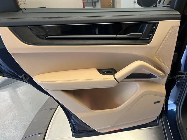 Photo of 2025 Algarve Blue Metallic Porsche Cayenne