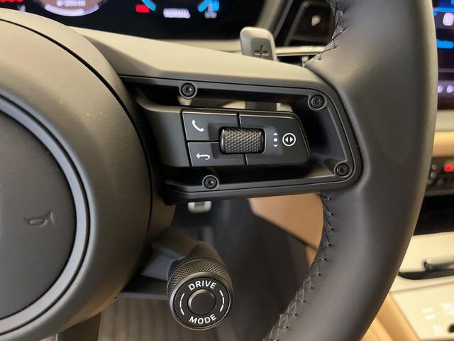 Photo of 2025 Algarve Blue Metallic Porsche Cayenne