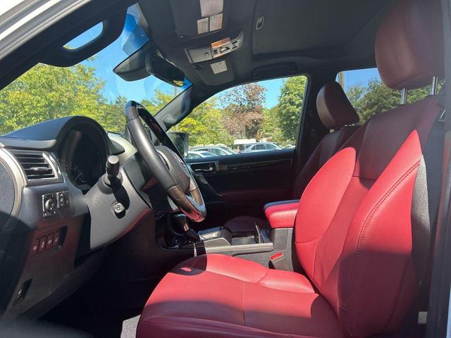 Photo of 2022 White Lexus GX 460