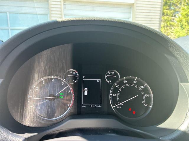 Photo of 2022 White Lexus GX 460