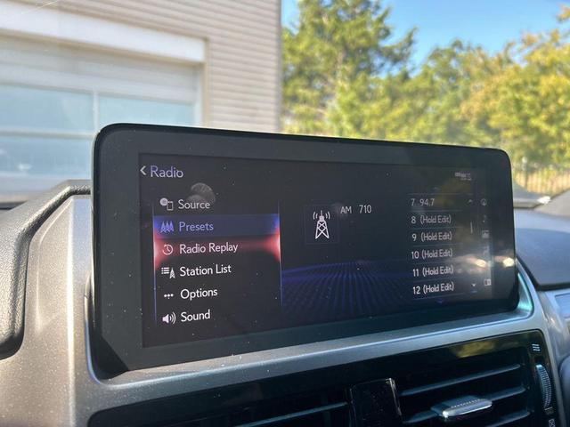 Photo of 2022 White Lexus GX 460