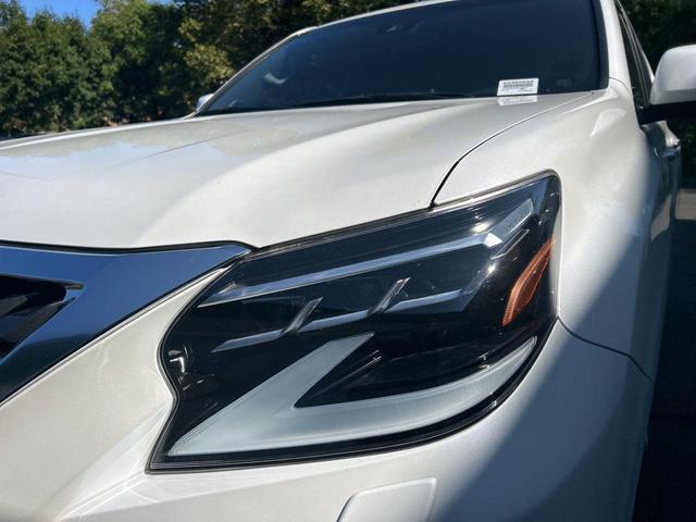 Photo of 2022 White Lexus GX 460
