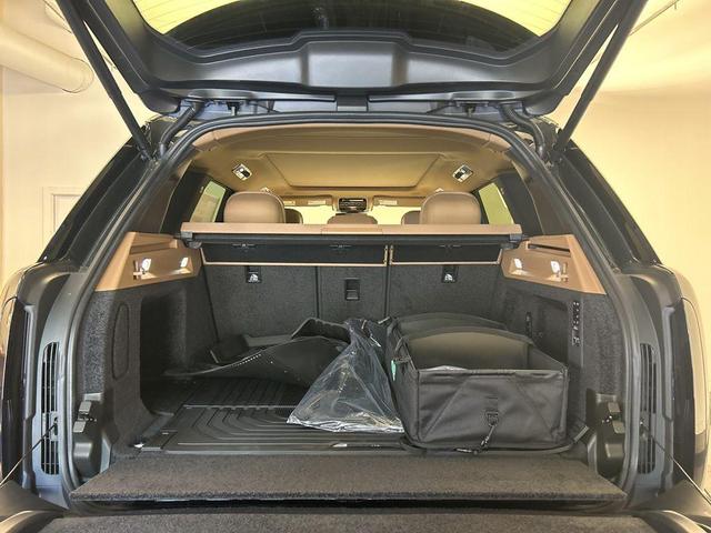 Photo of 2025 Belgravia Green Metallic Land Rover Range Rover