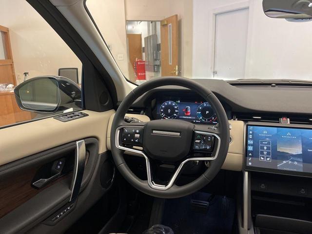 Photo of 2024 Varesine Blue Metallic Land Rover Discovery Sport