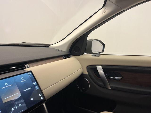Photo of 2024 Varesine Blue Metallic Land Rover Discovery Sport