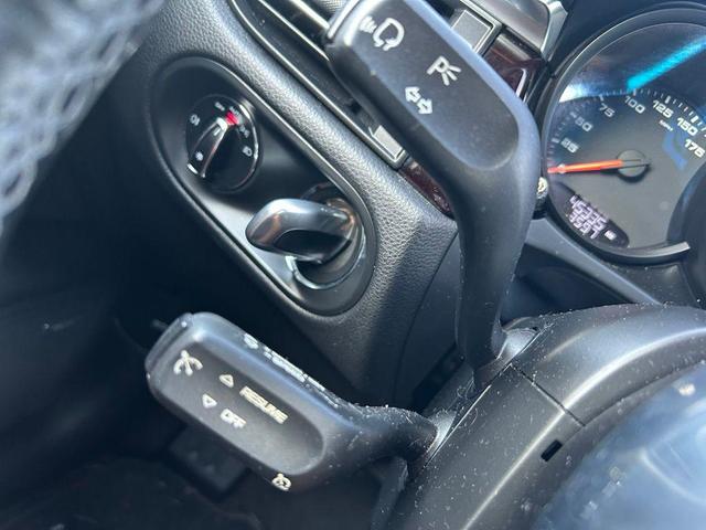Photo of 2020 Dolomite Silver Metallic Porsche Macan