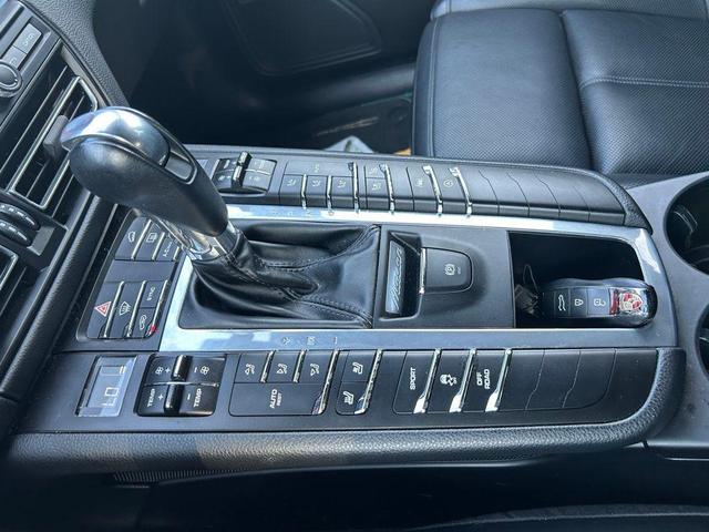 Photo of 2020 Dolomite Silver Metallic Porsche Macan