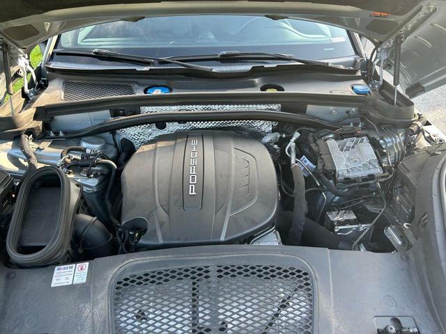 Photo of 2020 Dolomite Silver Metallic Porsche Macan