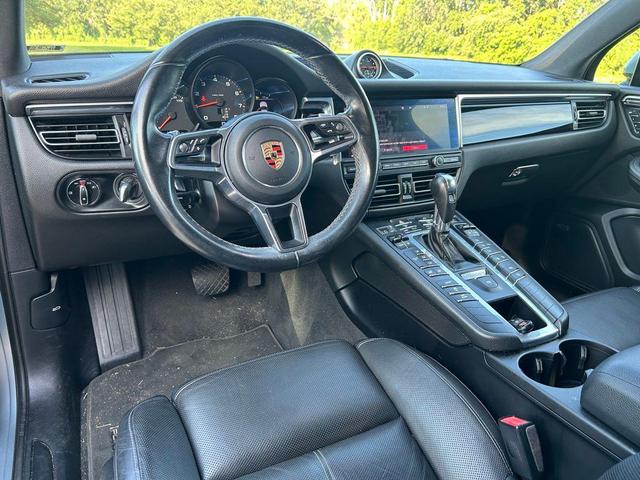 Photo of 2020 Dolomite Silver Metallic Porsche Macan