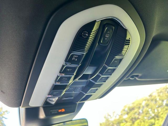 Photo of 2020 Dolomite Silver Metallic Porsche Macan
