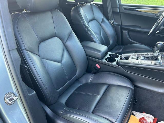 Photo of 2020 Dolomite Silver Metallic Porsche Macan