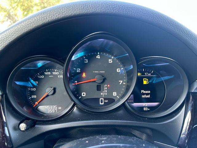 Photo of 2020 Dolomite Silver Metallic Porsche Macan