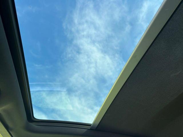Photo of 2020 Dolomite Silver Metallic Porsche Macan