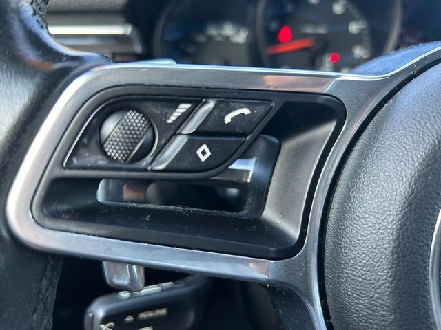 Photo of 2020 Dolomite Silver Metallic Porsche Macan