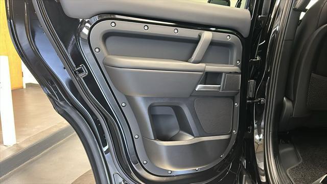 Photo of 2025 Santorini Black Metallic Land Rover Defender