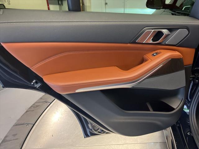 Photo of 2022 Carbon Black Metallic BMW X5