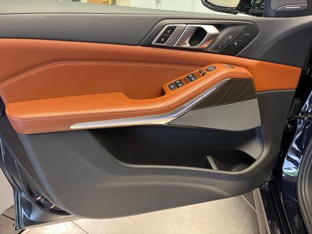Photo of 2022 Carbon Black Metallic BMW X5