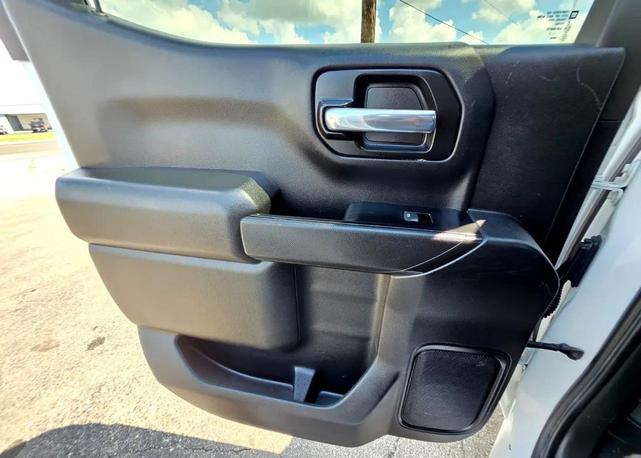 Photo of 2019 White Chevrolet Silverado 1500