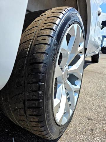 Photo of 2019 White Chevrolet Silverado 1500