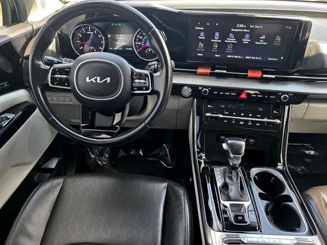 Photo of 2022 Aurora Black Kia Carnival