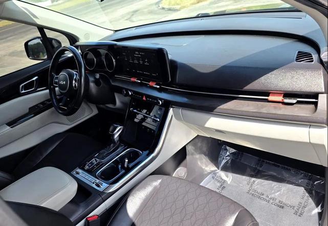 Photo of 2022 Aurora Black Kia Carnival