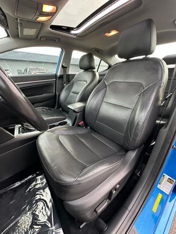 Photo of 2017 Electric Blue Hyundai ELANTRA